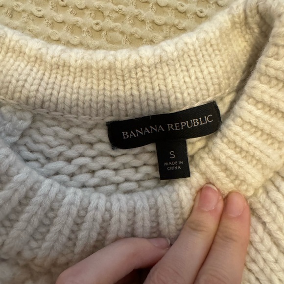 Banana Republic Cream Wool Sweater - Picture 2 of 4
